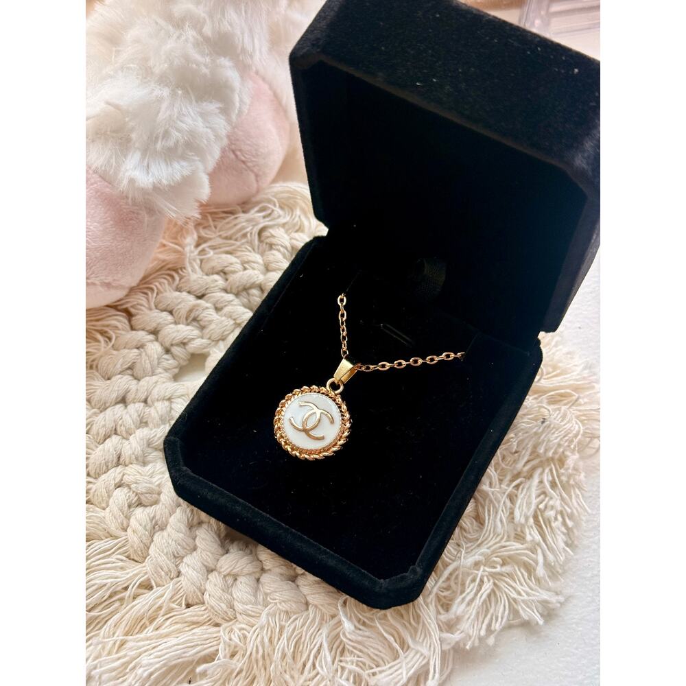 FREE Shipping✨Vintage CC White Button Upcycled Necklace✨BOGO Sale